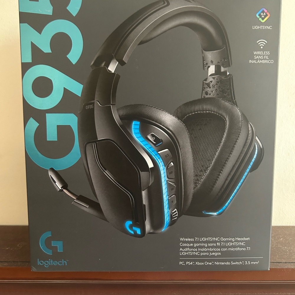 Logitech LIGHTSYNC Wireless Headset Box